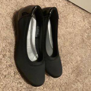 Women’s flats
